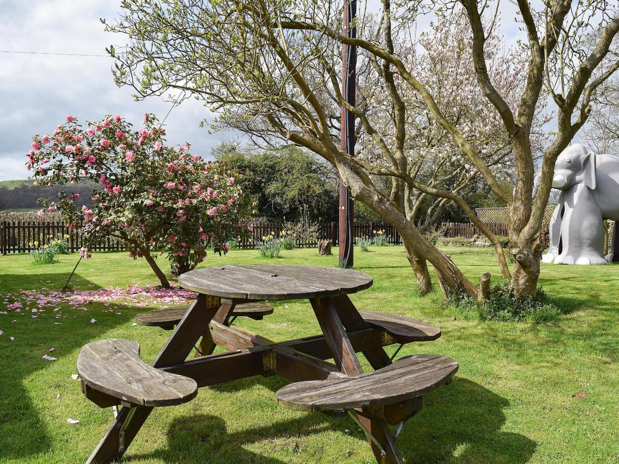 Lenas Lodge Birtsmorton ภายนอก รูปภาพ